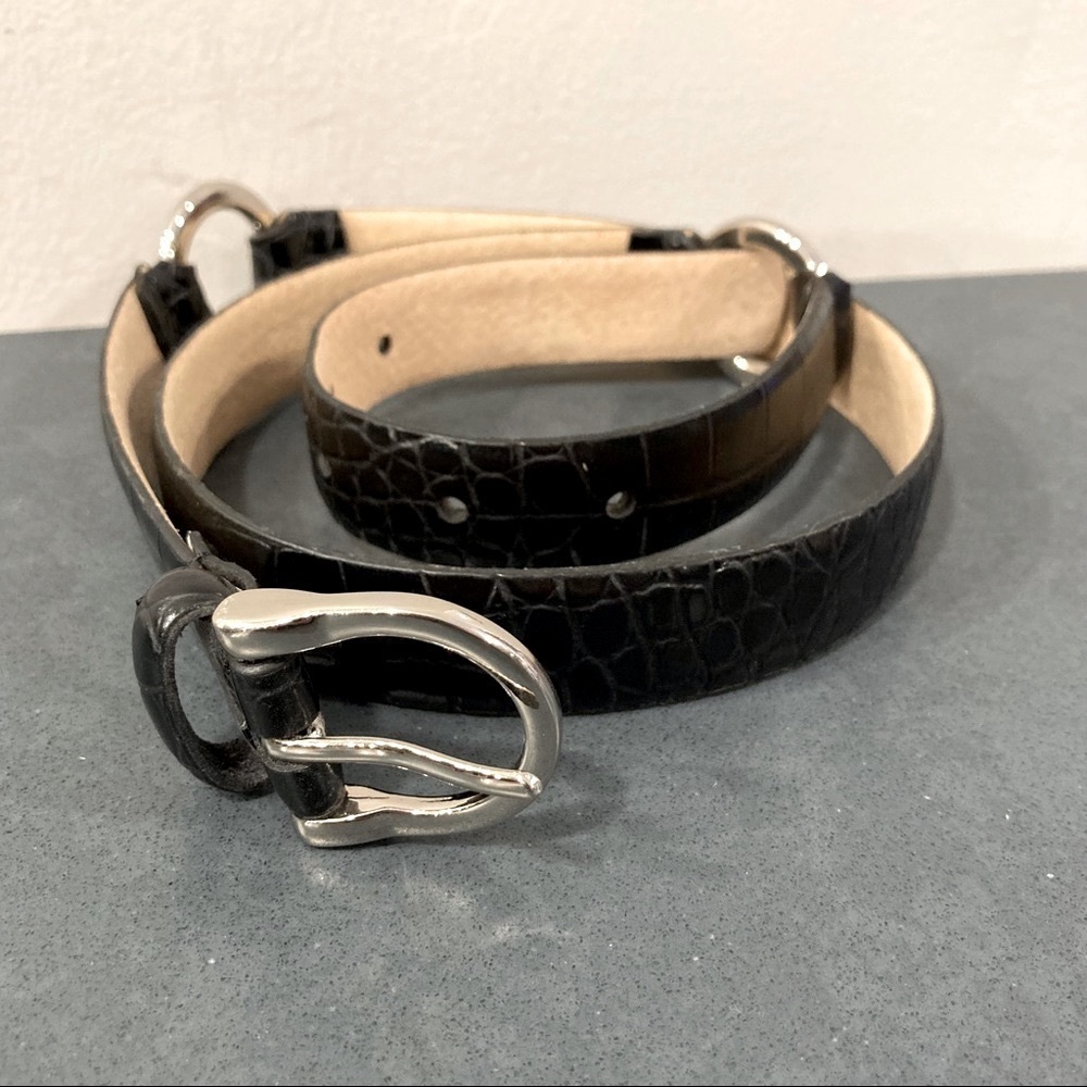 Womens large black leather embossed belt with silvertone rings and buckle